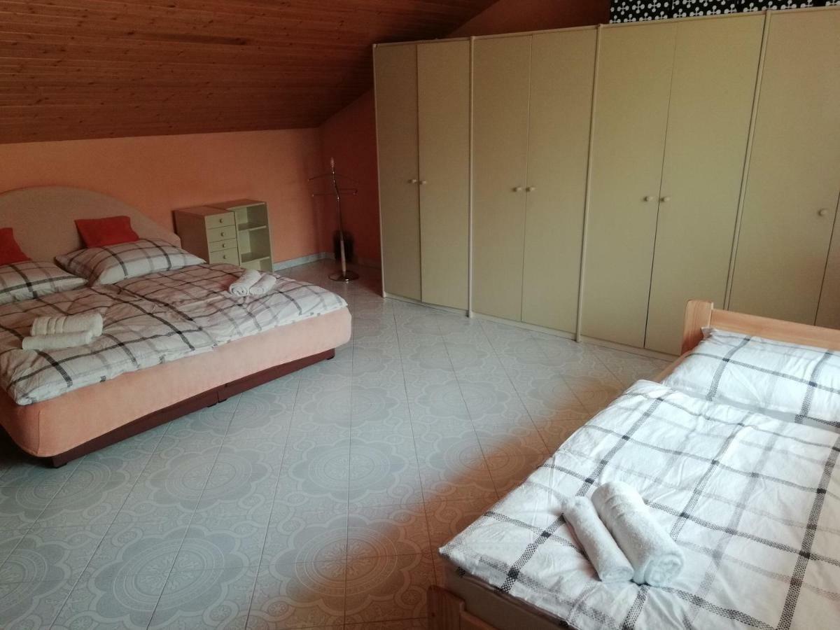 Privat Cerenica Lejlighed Belusa Eksteriør billede